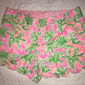 Lilly Pulitzer Scallop Shorts in Women size 6